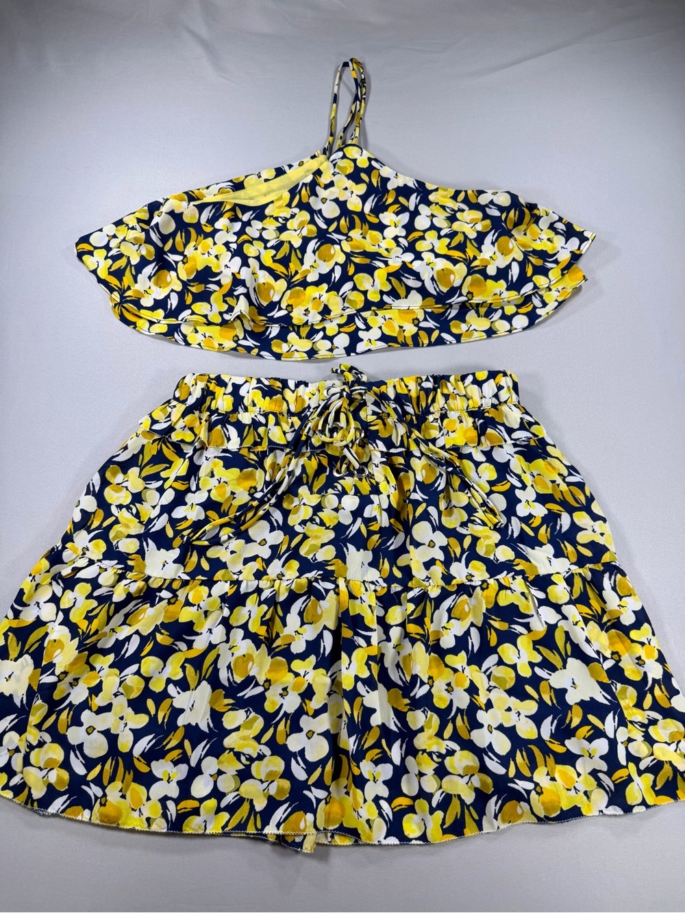 Olivaceous Floral Two Piece Set M Yellow Navy Crop Top Mini Skirt Y2K